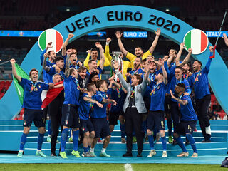 Italië verovert Europese titel na strafschoppen