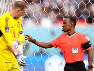 Assistent-scheidsrechter is de nieuwe held van Suriname