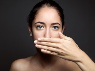 Zit stotteren in de genen of is het een keuze?