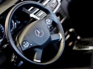 Spiegels, uitlaten en autosturen steeds populairder onder autokrakers