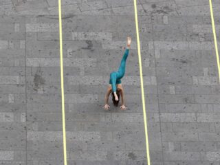 Vloggende bisschop: yoga en christendom gaan wél samen