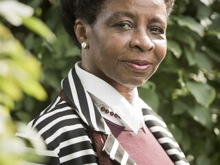 Brusseprijs 2022 gewonnen door antropologe en auteur Roline Redmond