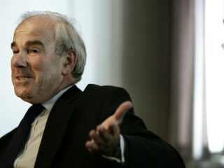 Oud-Kamervoorzitter Frans Weisglas verwerpt optreden ambtelijke top Tweede Kamer