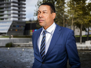 Burgemeester Almere over besturen in coronatijd: 'Houd de dialoog open en luister naar critici'