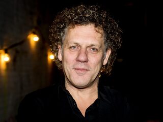 Waarom zijn we verzot op series over oplichters?