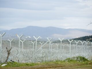 Stand.nl: 'Een hek om Europa is niet de oplossing voor de vluchtelingencrisis'