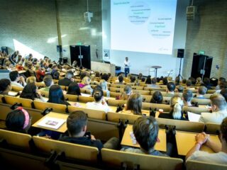 Stand.nl 'Met de nieuwe studiebeurs schieten studenten weinig op'