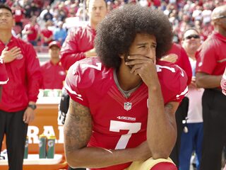 Vijf jaar na het knielen van American Football-speler Kaepernick: hoe staat het met racisme in de sport?