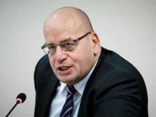 Fred Teeven vindt de strafeis in zaak Richard De Mos 'pittig'