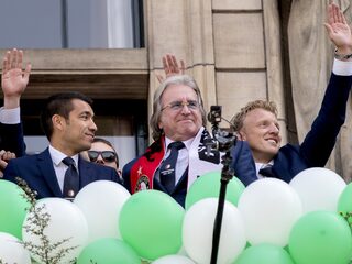 Lee Towers over het clublied van AS Roma: 'Ik heb geen idee waar het over gaat, maar de Italianen hebben het drama in hun muziek'