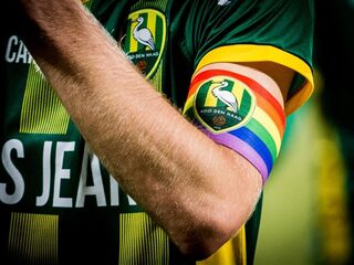 Podcast De Dag: wie wil er nou homo-rolmodel zijn in de voetbalwereld?