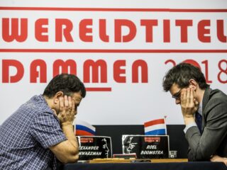 Boomstra domineert op 29ste de internationale damsport, maar stopt ermee en gaat programmeren