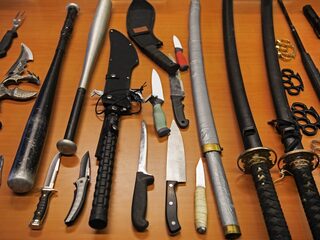 Hoe willen partijen wapenbezit onder Rotterdamse jongeren tegengaan? ‘Huidige college vier jaar lang van het pappen en nathouden’