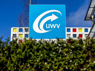 'Het is juist gemakkelijker om bijstand aan te vragen, maar mentale drempel is hoger'