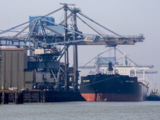 Oud-AIVD directeur Rob Berthole: Nederlandse inlichtingendiensten moeten zelf spionagedreiging Chinese hijskranen onderzoeken