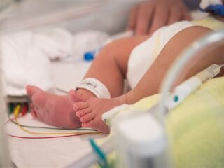 Podcast De Dag: zwanger, corona en aan de beademing