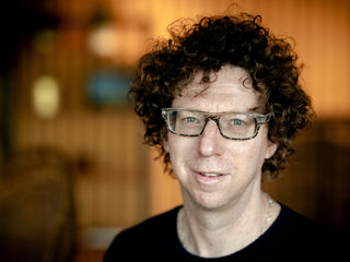 Arnon Grunberg als voetbaltrainer: 'Ik wil Telstar naar de eredivisie brengen'