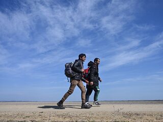 Politie, drones en een muur om de Griekse grens te bewaken: waar zijn de migranten?