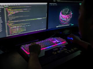 Ondertussen woedt ook een cyberoorlog, wie wint?