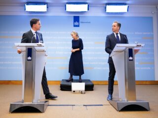 Hoogleraar: 'Kabinet moest in coronatijd eerlijker zijn over onzekerheden'