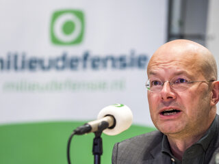 Milieudefensie stapt naar rechter als grote bedrijven niet met klimaatplan komen
