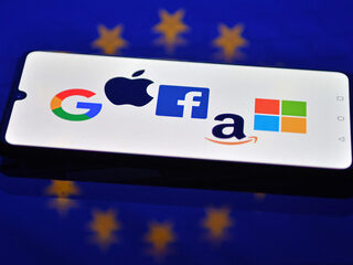 'Massaclaim van Klöpping tegen Google en Apple is kansrijk'