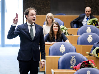 'Het is soms echt beschamend met hoe weinig ondersteuning Kamerleden hun werk moeten doen'