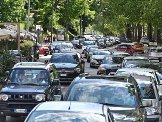 Voortaan zijn in Turijn verkeersborden niet alleen Italiaans