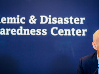 Ernst Kuipers: handenschudden voorgoed uit de gratie