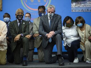 Beeldmacht: een serie over het heen en weer filmen tussen burgers en agenten