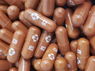 Podcast De Dag: kanttekeningen bij de coronapil