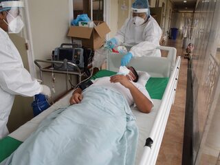 Suriname-correspondent Hennah Draaibaar: ‘Vaccins moeten zo snel mogelijk het vliegtuig in’