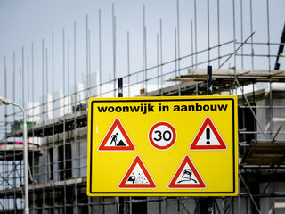 'Klaas Knot loopt tegen zijn eigen beleid': 5 vragen over de miljardentekorten voor huizen