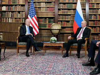 Top tussen Russische president Poetin en Amerikaanse president Biden afgelopen