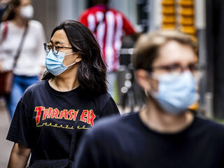 Is stoppen met mondkapjes wel verstandig? 'Er is een gevaar dat we iets te snel zijn'