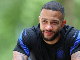 Docu Memphis Depay gaf weinig inzichten: 'Ik heb nog nooit zo’n oester gezien'