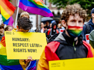 Ik ben al blij dat er oranje in de regenboogvlag zit…
