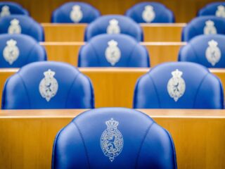 Hoe wint de overheid vertrouwen en gezag terug?