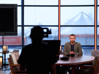 Een gigantisch tentenkamp en 200 bakken koffie: achter de schermen bij Studio Tokio