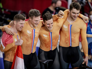 Teamsprinters maken status waar en pakken goud in Tokio