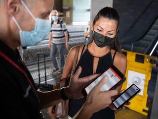 Podcast De Dag: 'Vaccinatiedrang in Italië en Frankrijk werkt'