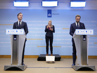 Premier Rutte: uitbreiding coronapas en anderhalve meter terug