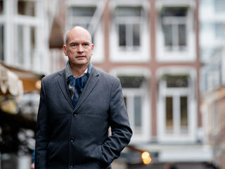 Wat zegt het vergeten formatiedocument in de trein over de onderhandelingspositie van Kaag?