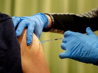 Podcast De Dag: over omikron, vaccins en boosters