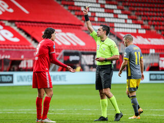 In het hoofd van de voetbalscheidsrechter: 'Sorry zeggen is geen optie'