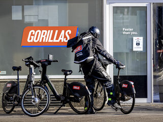 Amsterdam legt flitsbezorgers aan banden