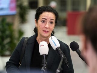 Podcast De Dag: Femke Halsema, mikpunt van bier en drek