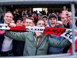 Emmen wint in en tegen Dordrecht en keert na jaar afwezigheid terug in eredivisie