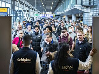 Schiphol roept vliegmaatschappijen op om vluchten te schrappen