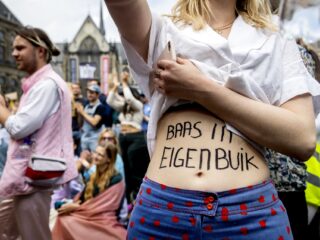 Anti-abortusdemonstranten sponsorde onbewust pro-abortusorganisatie door actie 'Pak de Macht'